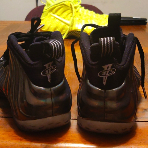 air foamposite one hologram